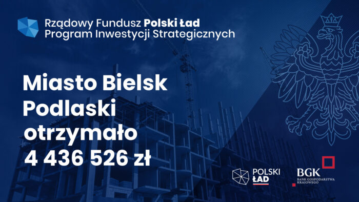 Ilustracja rządowa z białym napisem na niebieskim tle o treści: "Miasto Bielsk Podlaski otrzymało 4 436 526 zł"