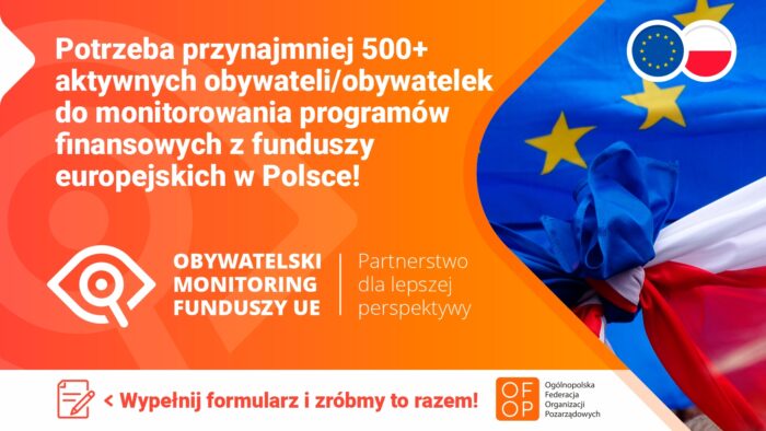 Pomarańczowe tło z białym napisem: "Potrzeba przynajmniej 500+ aktywnych obywateli/obywatelek do monitorowania programów finansowych z funduszy europejskich w Polsce" oraz "Obywatelski Monitoring Funduszy UE. Partnerstwo dla lepszej perspektywy". Po prawej związane flagi Polski i Unii Europejskiej.