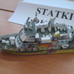 Model statku stojący na stole