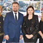 Burmistrz wita gości.