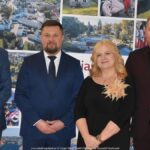 Burmistrz wita gości.