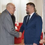 Burmistrz wita gości.