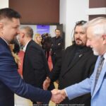 Burmistrz wita gości.