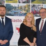 Burmistrz wita gości.