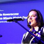 Przemawiająca kobieta.