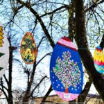 Piękne ozdoby w parku miejskim.