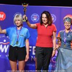 Gala mistrzostw w domu kultury i wręczanie pucharów i medali na scenie.