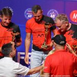 Gala mistrzostw w domu kultury i wręczanie pucharów i medali na scenie.