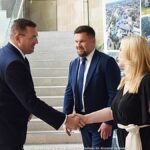 Powitanie gości przez burmistrza.