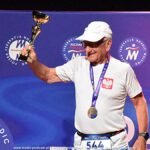 Gala mistrzostw w domu kultury i wręczanie pucharów i medali na scenie.