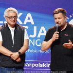 Gala mistrzostw w domu kultury i wręczanie pucharów i medali na scenie.