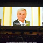 Fragment filmy na scenie.