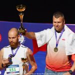 Gala mistrzostw w domu kultury i wręczanie pucharów i medali na scenie.