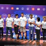 Gala mistrzostw w domu kultury i wręczanie pucharów i medali na scenie.