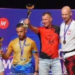 Gala mistrzostw w domu kultury i wręczanie pucharów i medali na scenie.