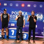 Gala mistrzostw w domu kultury i wręczanie pucharów i medali na scenie.