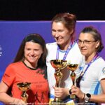 Gala mistrzostw w domu kultury i wręczanie pucharów i medali na scenie.