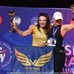 Gala mistrzostw w domu kultury i wręczanie pucharów i medali na scenie.