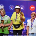 Gala mistrzostw w domu kultury i wręczanie pucharów i medali na scenie.