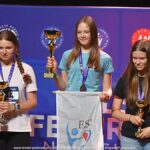 Gala mistrzostw w domu kultury i wręczanie pucharów i medali na scenie.