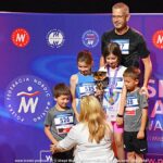 Gala mistrzostw w domu kultury i wręczanie pucharów i medali na scenie.