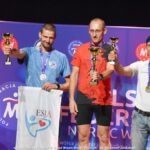 Gala mistrzostw w domu kultury i wręczanie pucharów i medali na scenie.