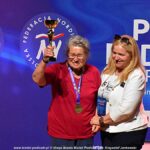 Gala mistrzostw w domu kultury i wręczanie pucharów i medali na scenie.