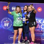 Gala mistrzostw w domu kultury i wręczanie pucharów i medali na scenie.