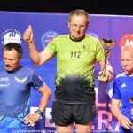 Gala mistrzostw w domu kultury i wręczanie pucharów i medali na scenie.