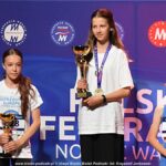 Gala mistrzostw w domu kultury i wręczanie pucharów i medali na scenie.