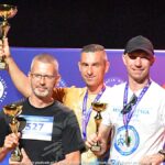 Gala mistrzostw w domu kultury i wręczanie pucharów i medali na scenie.