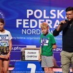 Gala mistrzostw w domu kultury i wręczanie pucharów i medali na scenie.