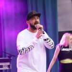 występy didżejów na scenie muszli koncertowej