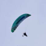 paralotnia na niebie