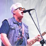 Koncert zespołu Big Cyc na scenie plenerowej.