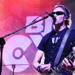 Koncert zespołu Big Cyc na scenie plenerowej.