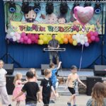 występy didżejów na scenie muszli koncertowej