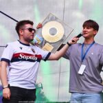 Koncert na scenie plenerowej.