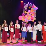 Festiwal młodych wokalistów Podlaska Nuta na scenie domu kultury.