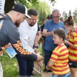 Wręczanie nagród na zakończenie zawodów wędkarskich.