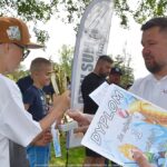 Wręczanie nagród na zakończenie zawodów wędkarskich.