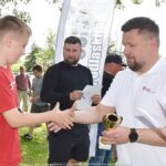 Wręczanie nagród na zakończenie zawodów wędkarskich.