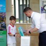 Wręczenie nagród w konkursie fotograficznym dla dzieci.