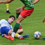 Mecz czwartej ligi seniorów piłki nożnej.