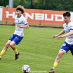 Mecz czwartej ligi seniorów piłki nożnej.