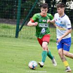 Mecz czwartej ligi seniorów piłki nożnej.