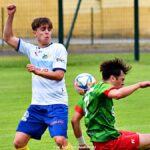 Mecz czwartej ligi seniorów piłki nożnej.