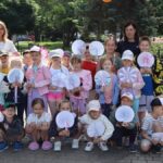 Święto skweru. Dzieci bawiące się w plenerze.