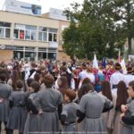 Pokaz artystów przed ratuszem.