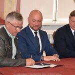 Uroczystość podpisania umów w bielskim ratuszu.